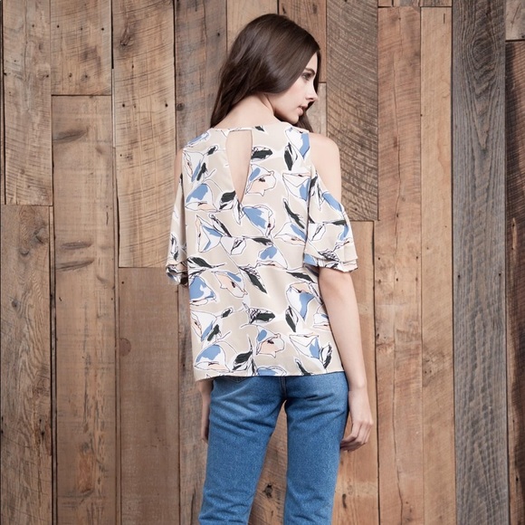 J.O.A. Off the Shoulder Top - Picture 4 of 5